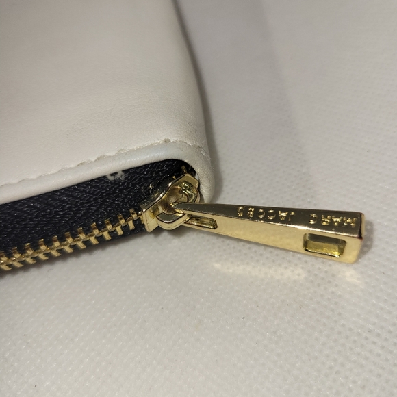 Daisy By Marc Jacobs Faux White Leather Zip Up Wallet Pouch - Picture 14 of 14
